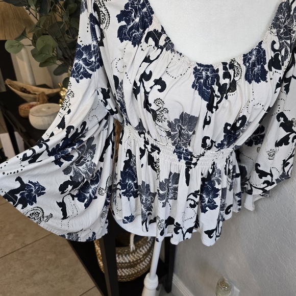 Free People Floral Glenside Top Boho Festival Ivory Peasant Ivory Blue Medium - Picture 3 of 7